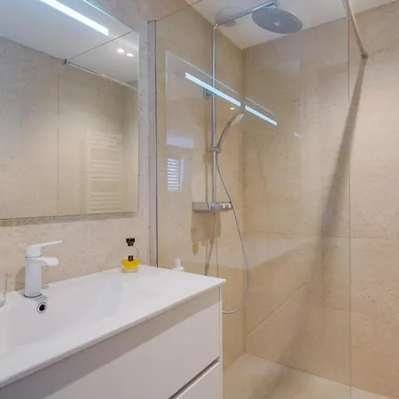 Spacious Family With Swimming Pool Szálloda Bordeaux