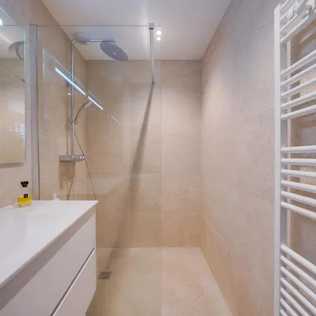 Szálloda Spacious Family With Swimming Pool Bordeaux