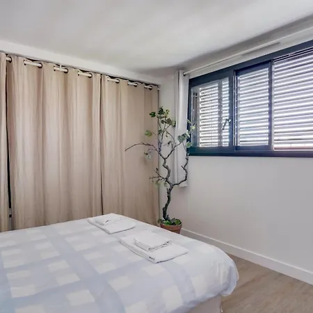 Szálloda Spacious Family With Swimming Pool 3*