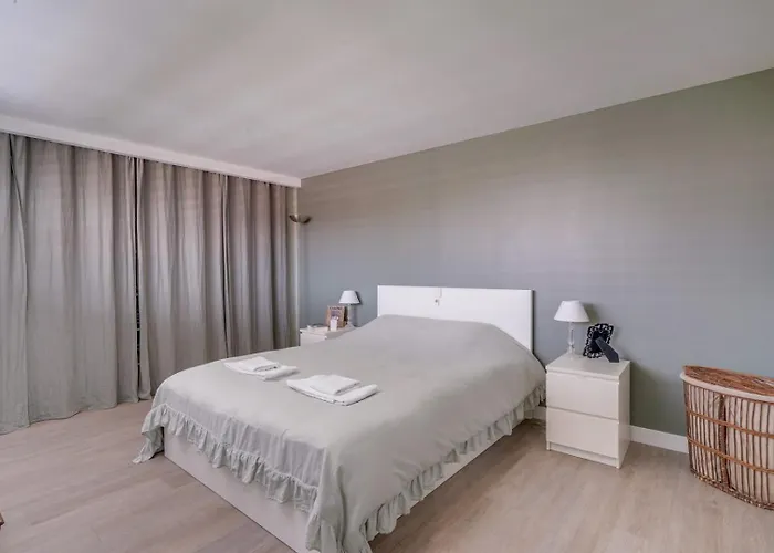 Spacious Family With Swimming Pool Hotel 3*