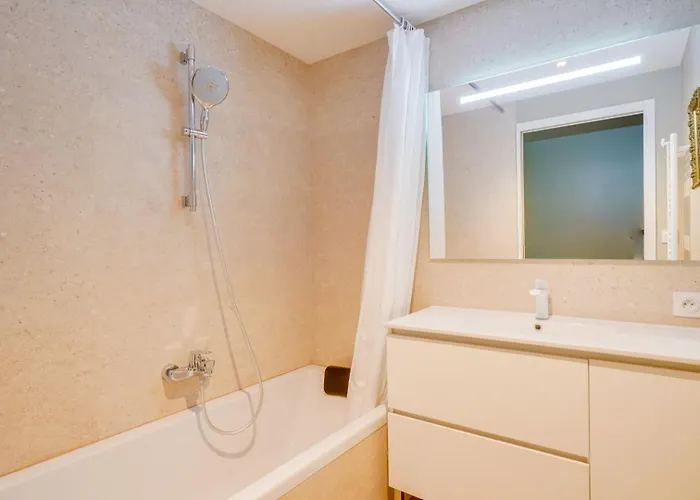 Hotel Spacious Family With Swimming Pool 3*