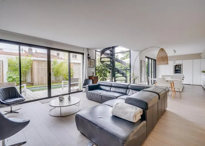 Spacious Family With Swimming Pool