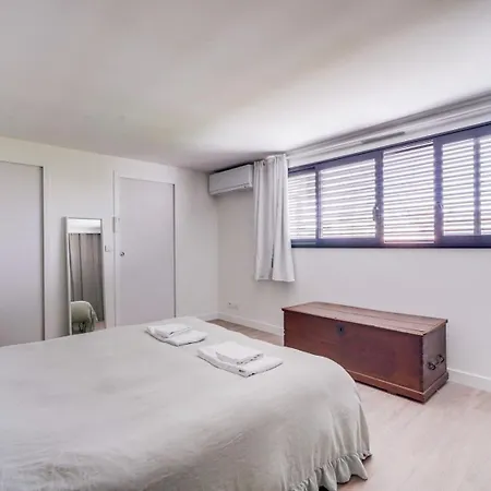 Spacious Family With Swimming Pool Guest house