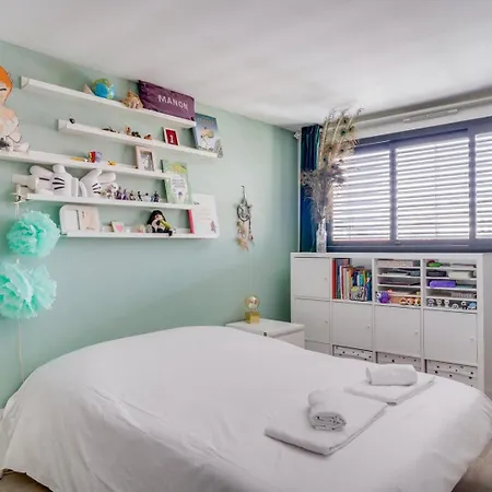 Spacious Family With Swimming Pool ホテル