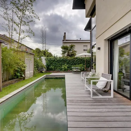 Guest house Spacious Family With Swimming Pool