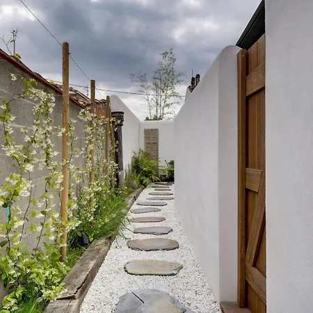 Guest house Spacious Family With Swimming Pool *