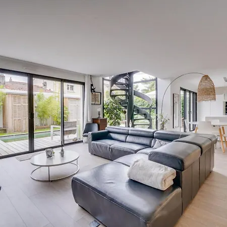 Spacious Family With Swimming Pool